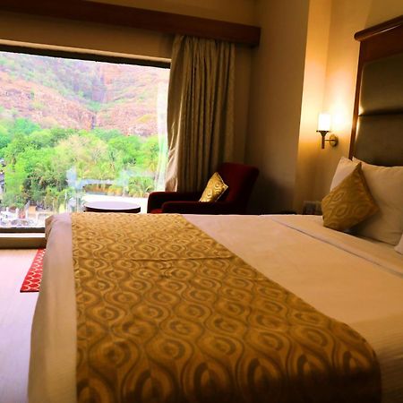 Raj Park- Hill View Hotel Tirupati Exterior foto