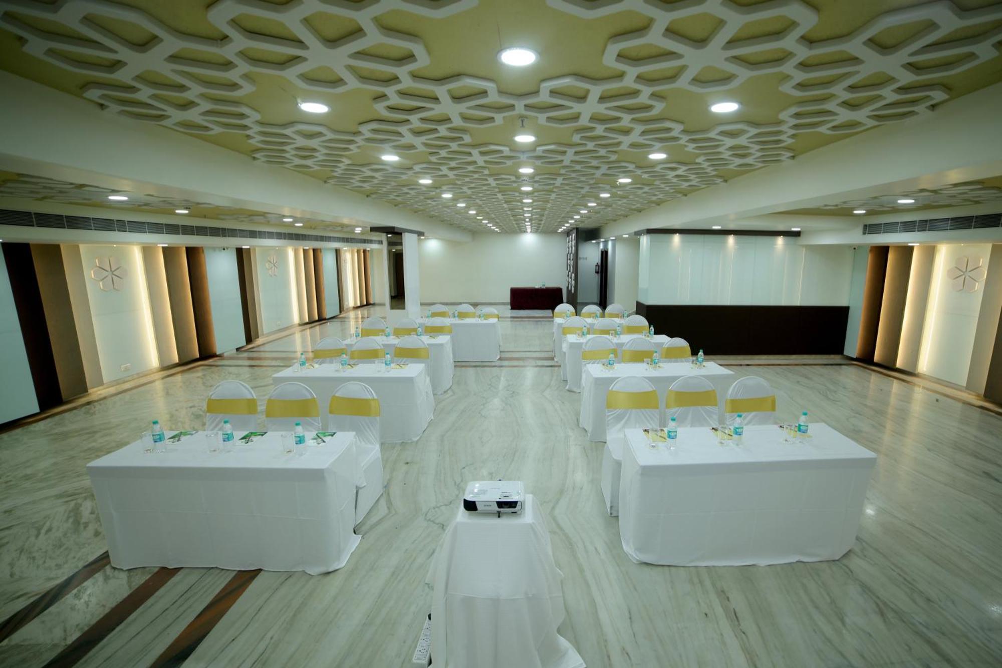 Raj Park- Hill View Hotel Tirupati Exterior foto