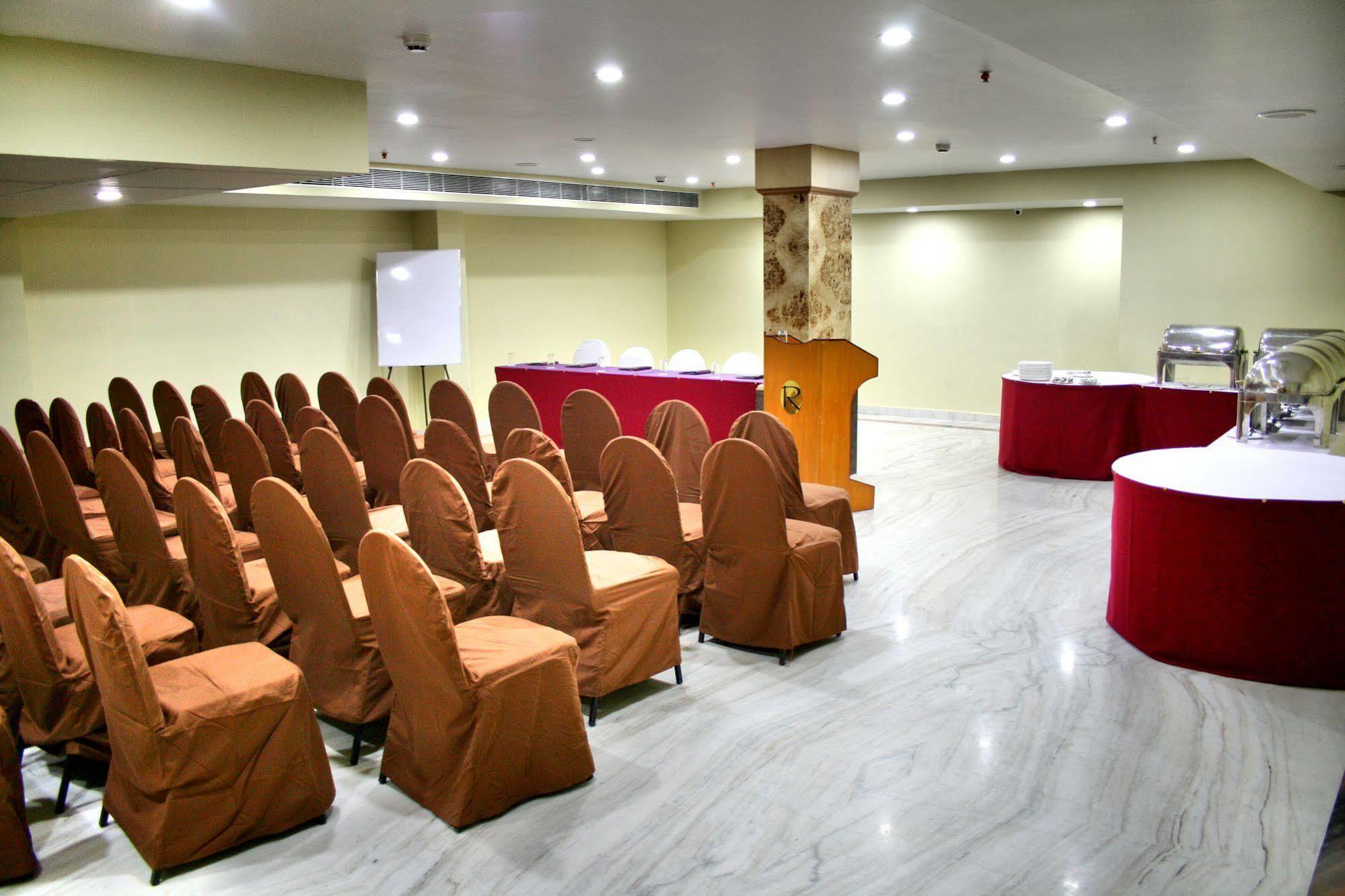 Raj Park- Hill View Hotel Tirupati Exterior foto