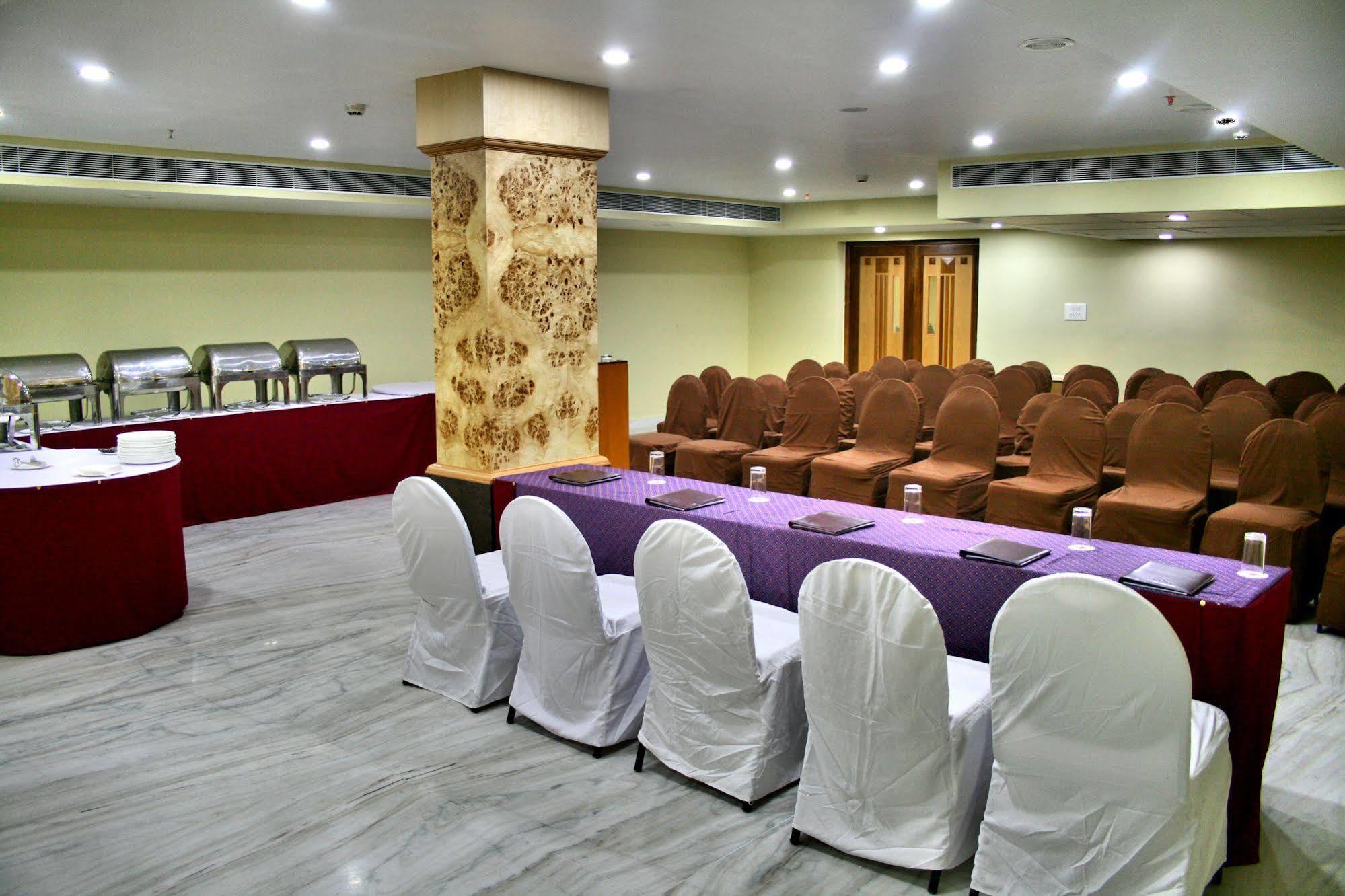 Raj Park- Hill View Hotel Tirupati Exterior foto