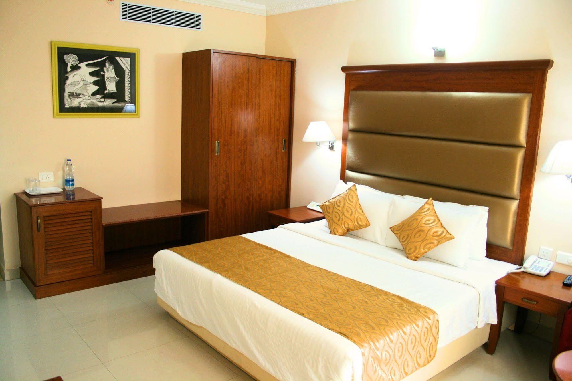 Raj Park- Hill View Hotel Tirupati Exterior foto