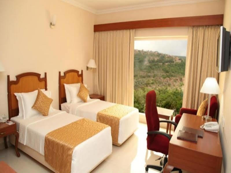 Raj Park- Hill View Hotel Tirupati Exterior foto