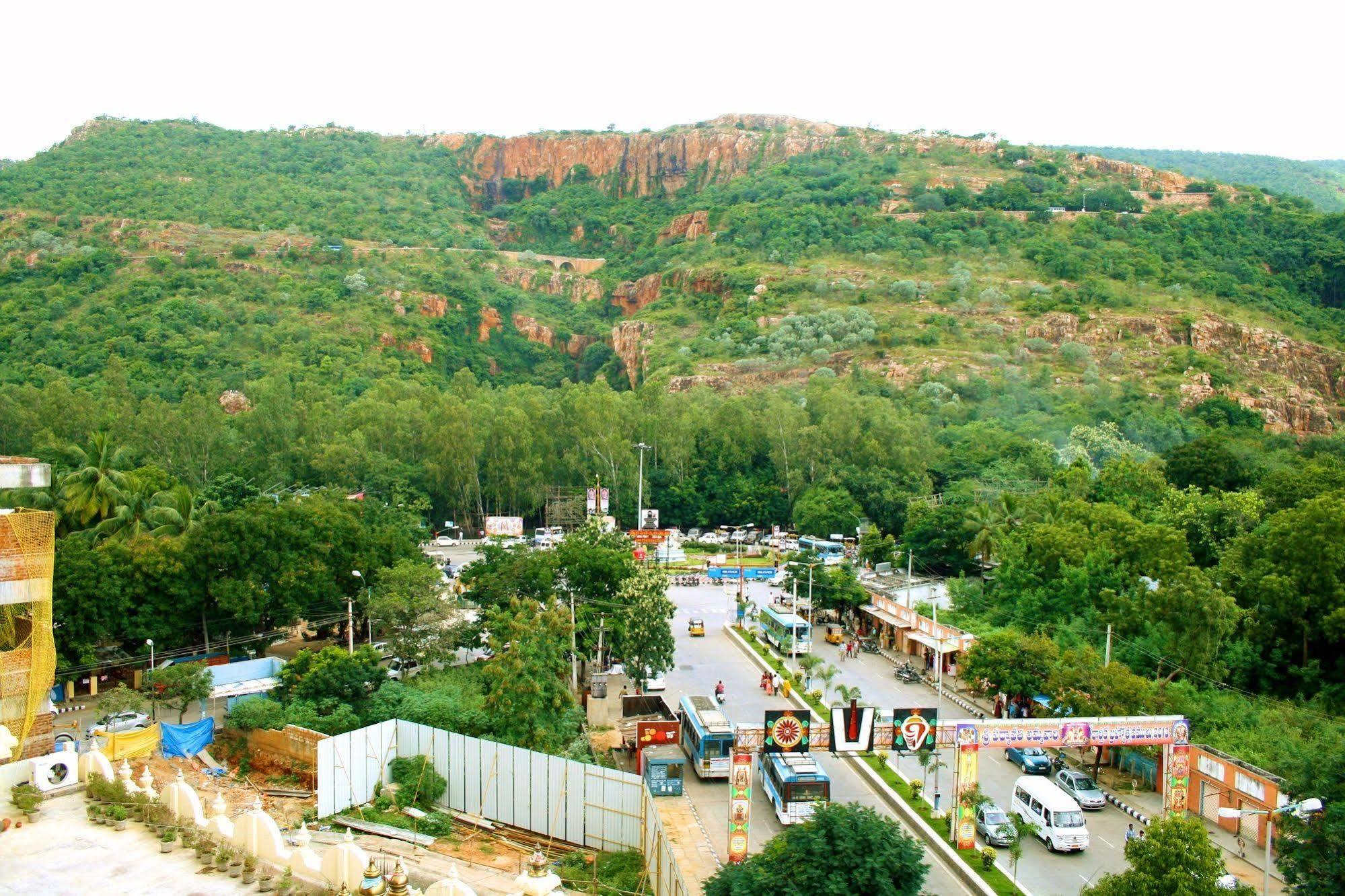 Raj Park- Hill View Hotel Tirupati Exterior foto