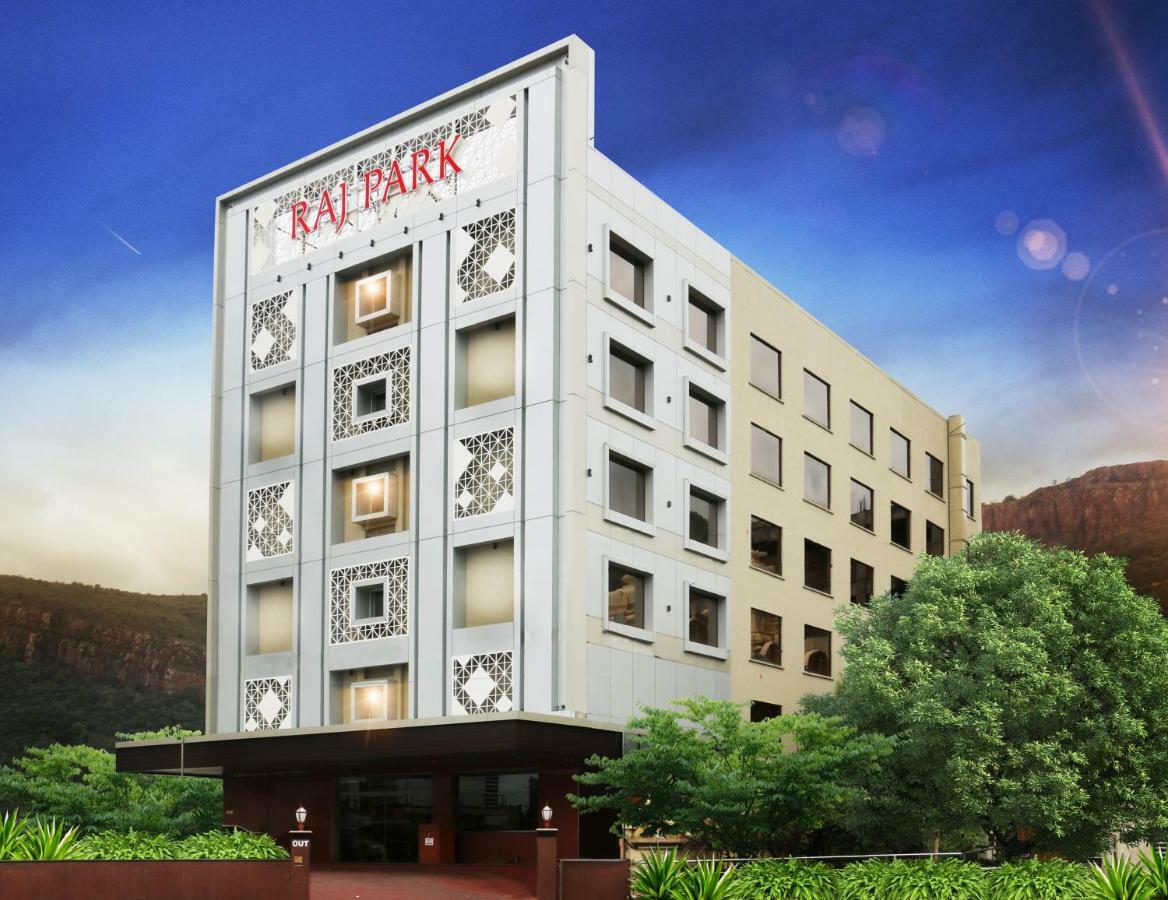 Raj Park- Hill View Hotel Tirupati Exterior foto